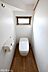 トイレ：温水洗浄便座付きのトイレです！もちろん窓もあり換気もしっかり出来ます！