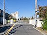 周辺：船橋市立湊中学校 徒歩12分。 890m