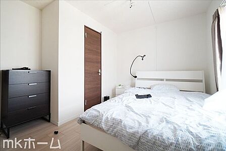 洋室には収納もしっかり完備されており、部屋を広々と利用することが可能です!