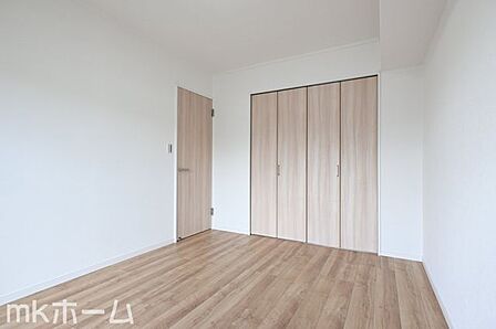 居室に大型のクローゼットを設置!豊富な収納があることで広い居住スペースを確保することができます!
