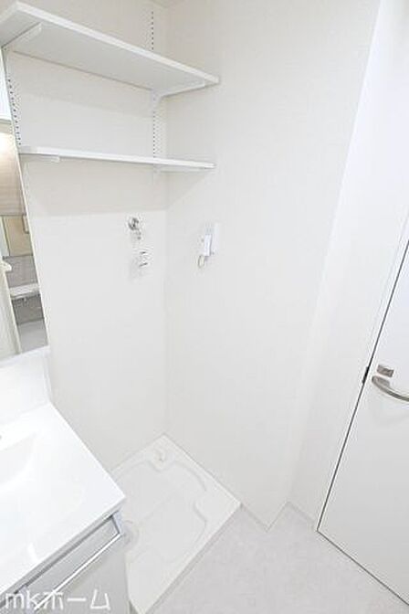 洗濯機置き場も広めのスペースを確保しております!是非、現地にてスペースを確認してみてください!