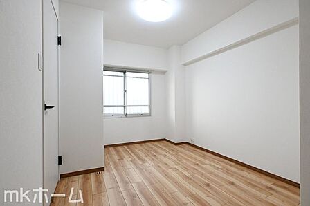 窓からの優しい光がお部屋に差し込みます！