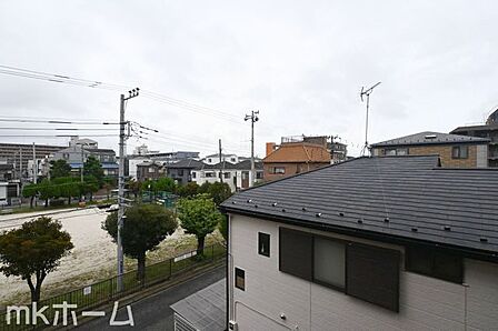 抜けるような眺望はマンションならではですね!3階のお部屋ですので陽当たりも良好です!