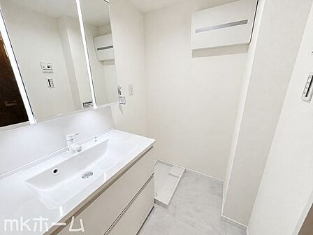 洗濯機置き場も広めのスペースを確保しております!是非、現地にてスペースを確認してみてください!