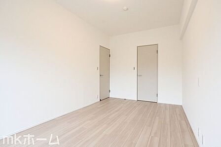 洋室には収納もしっかり完備されており、部屋を広々と利用することが可能です!