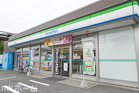 ファミリーマート流山三輪野山店 徒歩8分。 630m