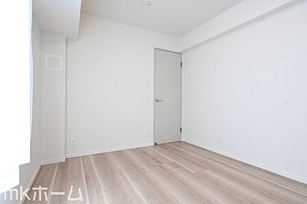洋室には収納もしっかり完備されており、部屋を広々と利用することが可能なです!
