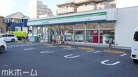 ファミリーマート 市川二俣店 徒歩3分。 170m
