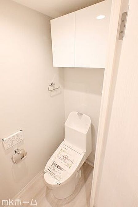 温水洗浄便座付きのトイレです!設備は新品に交換済みですので気持ちよくお住まい頂けます!