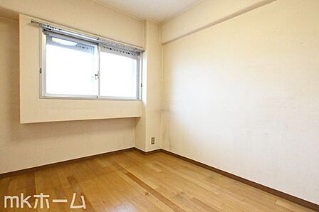 窓からの優しい光がお部屋に差し込みます！