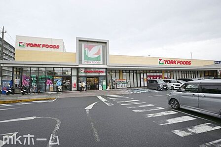 ヨークマート六高台店 徒歩11分。 860m