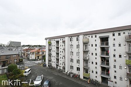 抜けるような眺望はマンションならではですね！4階のお部屋ですので陽当たりも良好です！