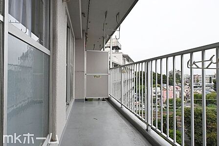 バルコニーは陽当たりとともに風通しも良く洗濯物もよく乾きます!