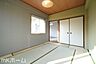 和室：あると落ち着く和室には押入も完備されており、客間としてだけでなく収納などに利用できるスペースです！