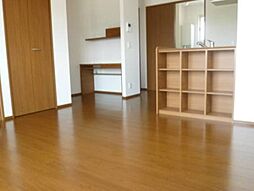 ラフィネ・ヴァン・ソレイユ B 1階1LDKのリビング/ダイニング