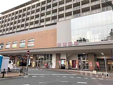 南福岡駅まで 600m 徒歩約8分●博多駅まで快速1区間で行くことができ駅の1・2階は「えきマチ1丁目南福岡」となっておりのスーパーや軽飲食店、書店、ドラッグストアがあります。