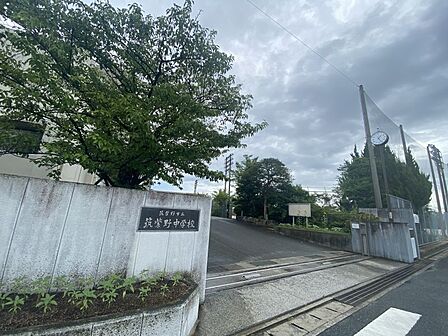 筑紫野中学校まで 1680m 徒歩約21分●教育目標「知、徳、体の調和がとれ地域とつながりしなやかに生きる生徒の育成」