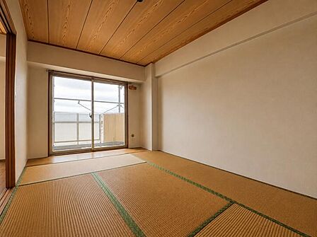 客間としても家族のくつろぎの部屋としても、使い方いろいろです!畳の温かみはフローリングにはない良さです◎