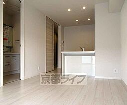 JR奈良線 長池駅 徒歩5分の賃貸マンション 1階1LDKのリビング/ダイニング