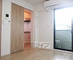 近鉄京都線 久津川駅 徒歩2分の賃貸アパート 1階1Kのリビング/ダイニング