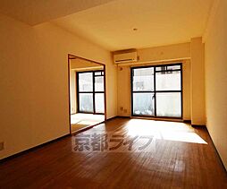 セブンマンション（ベルヴィ51） 1階3LDKのリビング/ダイニング