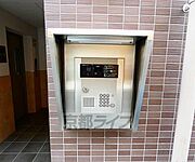 オートロック付きで女性の一人暮らしも安心ですね。