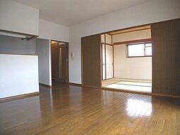 ロアール西山 4階3LDKのリビング/ダイニング