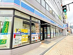 ローソン長崎勝山町店 徒歩2分。 130m