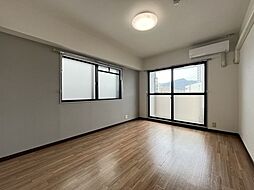 アパルタメントO 5階1Kのリビング/ダイニング