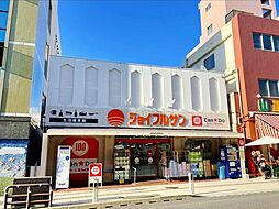 ジョイフルサン山里店生活雑貨館 徒歩5分。 360m