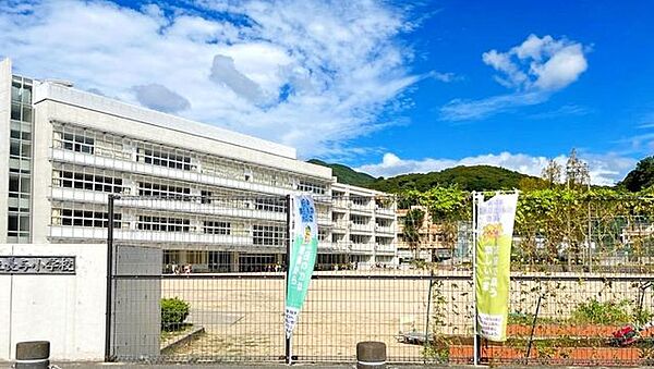 画像25:長与町立長与小学校 徒歩7分。 540m