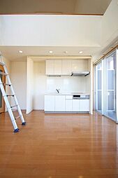 ＨＯＵＳＥ　ＴＡＧＡＷＡ 1002 10階ワンルームのリビング/ダイニング