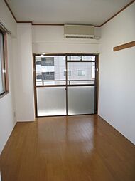 アポロビル 401 4階1Kのリビング/ダイニング