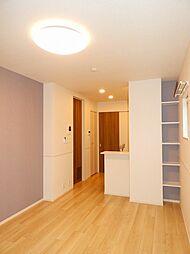 ドゥ　プラシード 302 3階ワンルームのリビング/ダイニング