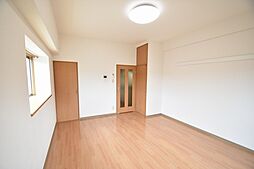 フローラ西原 701 7階1Kのリビング/ダイニング