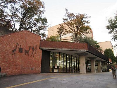 周辺：神戸市立中央図書館 1206m