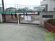 神戸市立本山南中学校 379m