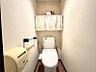 トイレ：トイレには快適な温水洗浄便座付き！