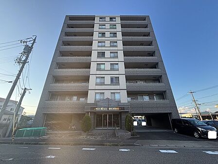 階建ての5階部分！南向きで角部屋の日当たりの良いマンションです♪