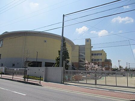 赤池小学校 190m