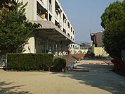春里保育園 380m