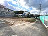 外観：静かな住環境で、理想のマイホームを叶えませんか。広々とした敷地で、自由な住まいづくりをお楽しみいただけます。