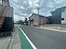 その他：幅員のある前面道路は、開放感があり、交通量の少ない落ち着いた住環境です。