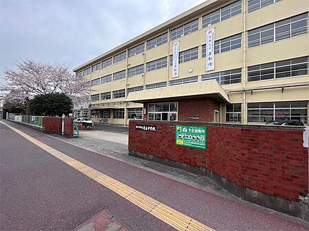 北九州市立足立中学校(786m)