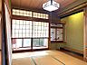 その他：趣ある和室で穏やかなひとときを。障子から差し込む光が畳を優しく照らし、心落ち着く空間を演出します。