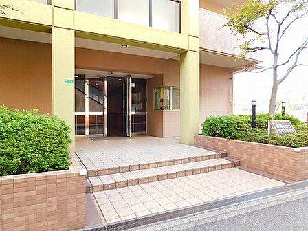 コンビニが隣地にあります！買い忘れや深夜のお買い物にとっても便利