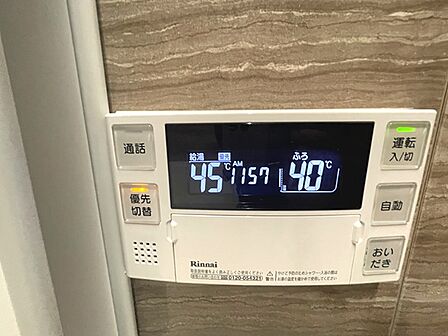 快適なバスタイムを演出する給湯器リモコンを設置。お風呂の準備も簡単操作で、毎日のお疲れを癒します。