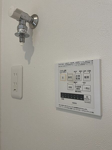 浴室乾燥機で雨の日の洗濯物も安心。24時間換気機能も備え、快適な暮らしをサポートします。