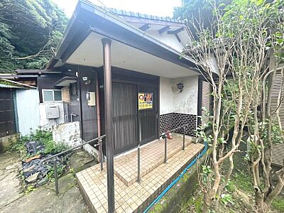 外観:山間の緑に囲まれた趣のある建物。静かな環境で、ゆったりとした時間を過ごしたい方におすすめです。 外観:山間の緑に囲まれた趣のある建物。静かな環境で、ゆったりとした時間を過ごしたい方におすすめです。