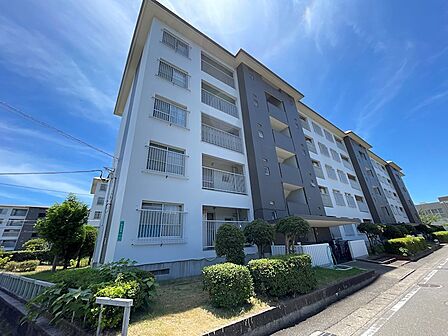 駅徒歩5分の駅近立地:JR香椎線「奈多駅」まで徒歩5?6分で毎日の通勤・通学が快適。小学校まで徒歩6分、奈多小学校(約465m)が近く、子供の通学も安心な子育て環境